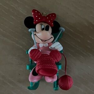 Vintage Disney Enesco Tree-rific Treasures ornament - Minnie knitting